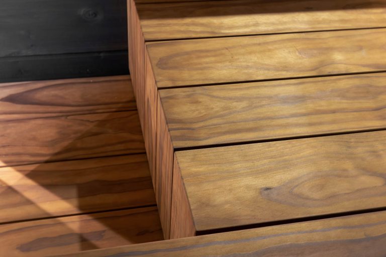 Uudiskohteen saunan lauteet